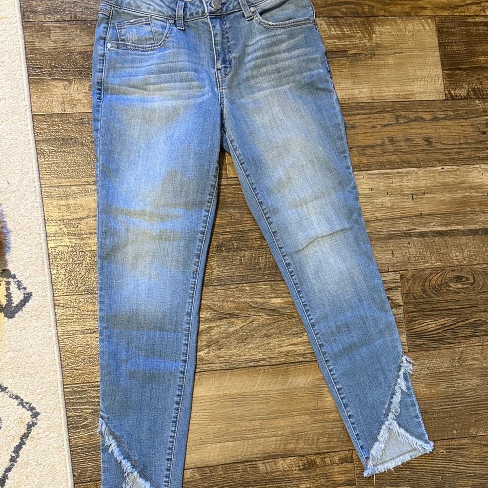1822 Denim Medium Blue Cropped Jeans with Frayed Detail